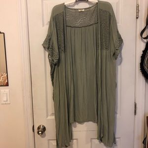 Grey kimono with lace detail